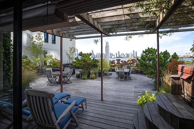 162 Charles Street — photograph 13 of 17